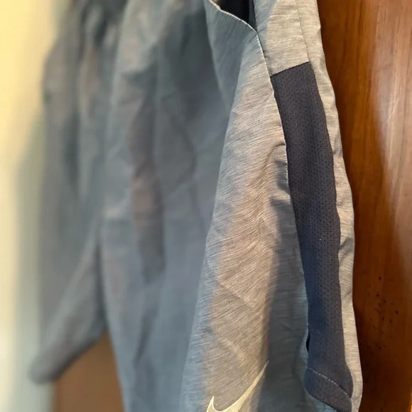 Nike Men's Gray and Black Shorts. Size XL. Like New! - Picture 2 of 16